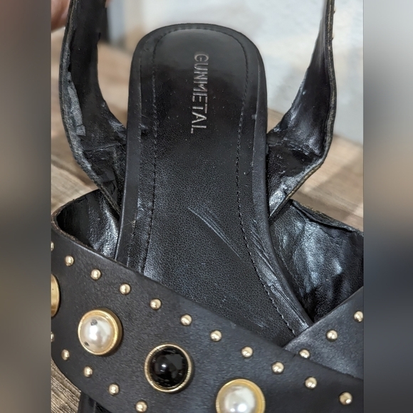 Gunmetal grommet and faux pearl black strappy sandals Sz 7.5 - Picture 4 of 9